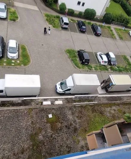 Umzugsfahrzeuge von Blitz Umzüge & Reinigung auf einem Parkplatz in Lobbach